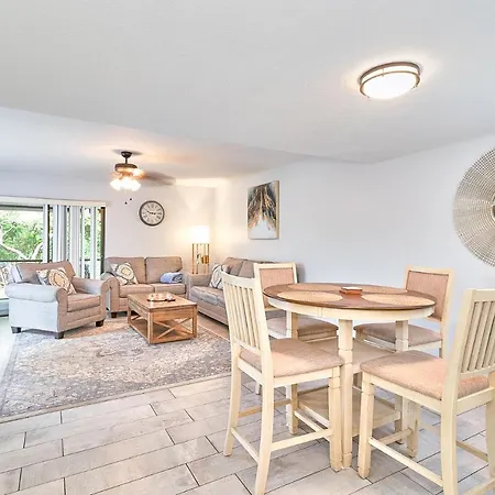 South Tampa Retreat Fenced Yard, Top Location!